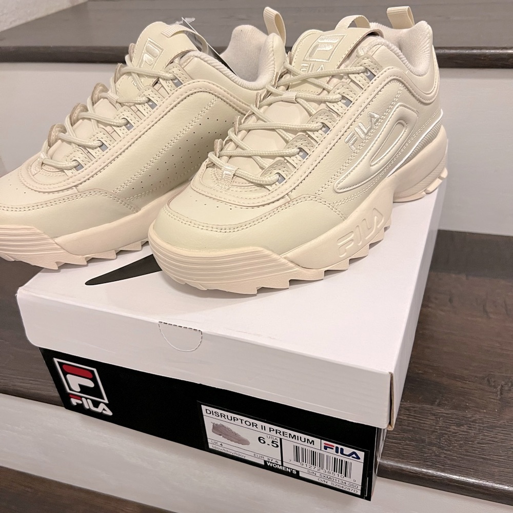 Fila Disruptor 2. Disruptor II. Women’s size 6.5. NWT